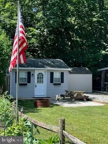 66-30 Park Blvd, Falling Waters, WV 25419