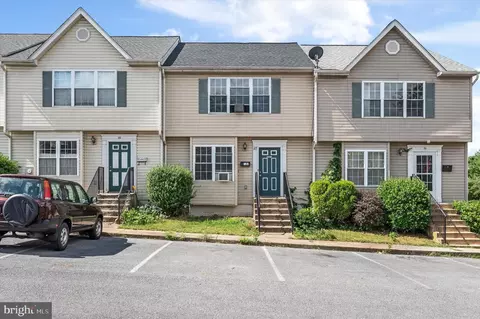 122 Georgetown Sq, Martinsburg, WV 25401