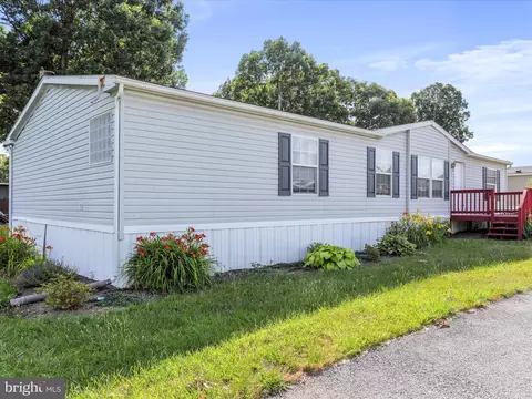 252 Imperial Way, Falling Waters, WV 25419 photo 3