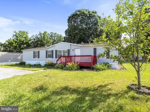 252 Imperial Way, Falling Waters, WV 25419 photo 4