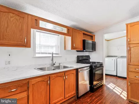 252 Imperial Way, Falling Waters, WV 25419 photo 8