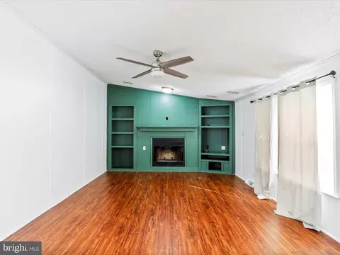 252 Imperial Way, Falling Waters, WV 25419 photo 5