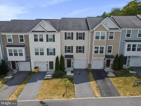 61 Antigua Dr, Hedgesville, WV 25427
