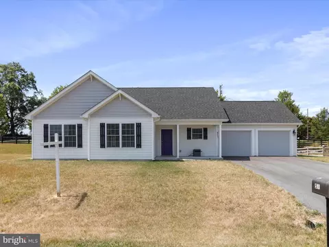 57 Aqueduct Ave, Martinsburg, WV 25404