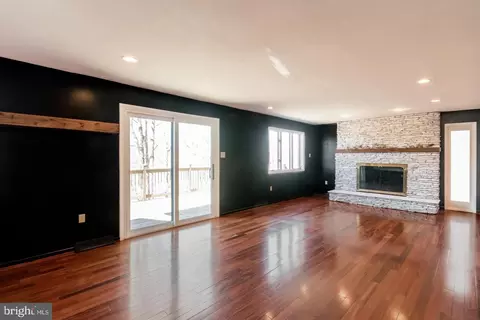 Living - 43 Rio Ln, Falling Waters, WV 25419 photo 7 of 12