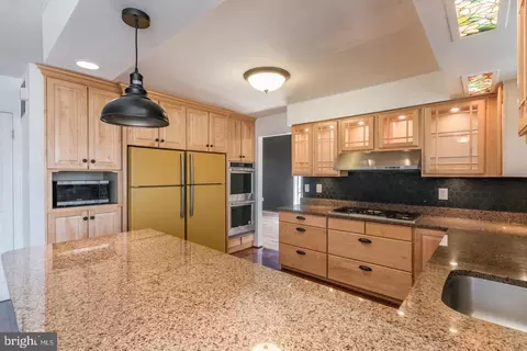 Kitchen - 43 Rio Ln, Falling Waters, WV 25419 photo 2 of 7