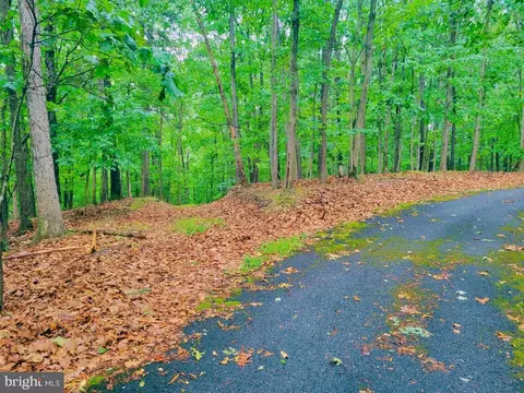 Dark Hollow Ct, Gerrardstown, WV 25420