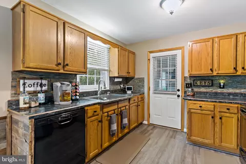 Kitchen - 39 Ripple Way, Falling Waters, WV 25419 photo 2 of 2