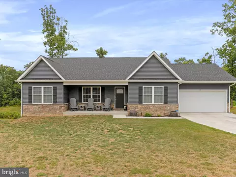 48 Floating, Inwood, WV 25428