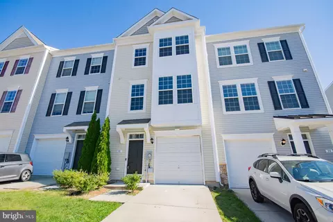 38 Landis Ct, Falling Waters, WV 25419