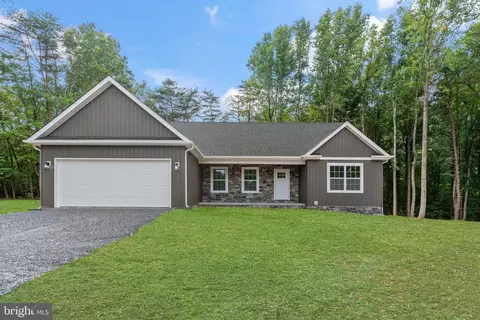 1221 Crossroad School Rd, Hedgesville, WV 25427