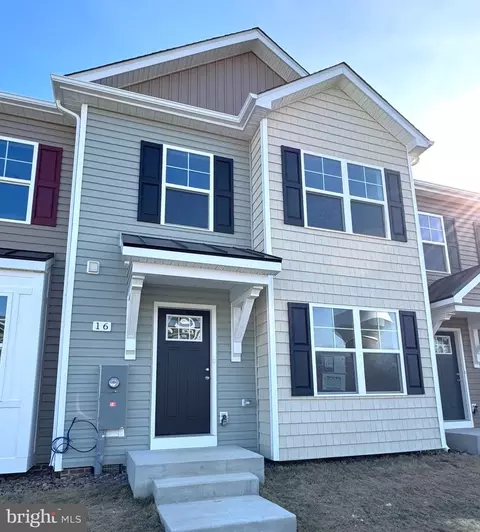 16 Moses Dr, Martinsburg, WV 25405