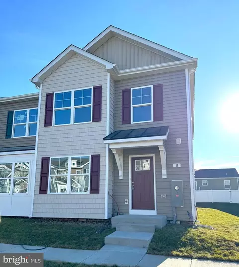 8 Moses Dr, Martinsburg, WV 25405