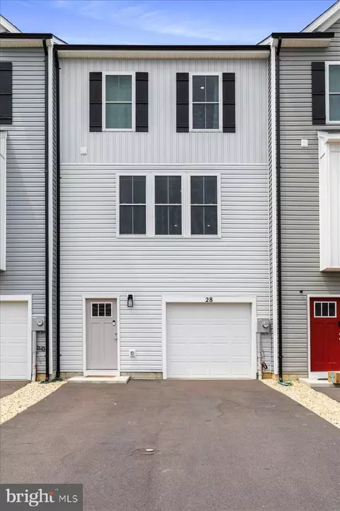 28 Marineris Cir, Martinsburg, WV 25405