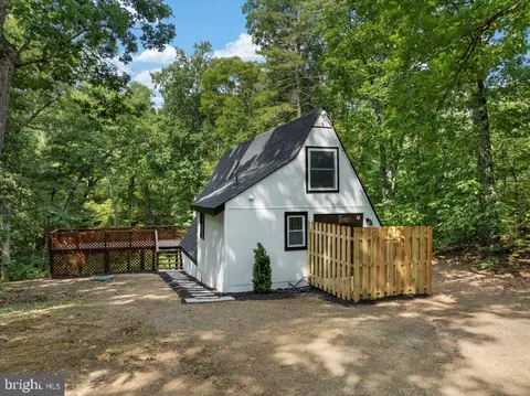 325 Tall Pine Ln, Gerrardstown, WV 25420