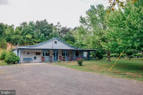 72 Navajo Ln, Hedgesville, WV 25427