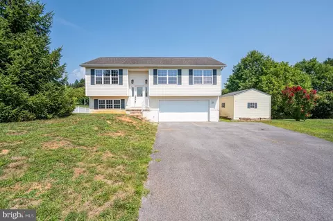 30 Tribal Ct, Hedgesville, WV 25427