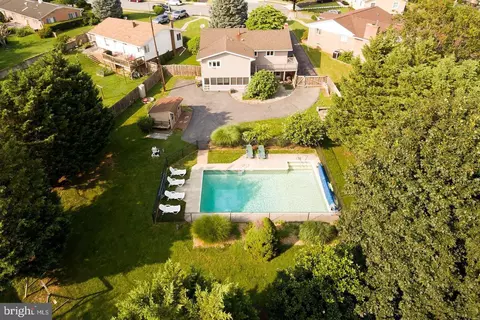 1105 Circle Dr, Martinsburg, WV 25401