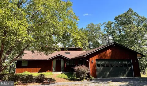 353 Toboggan Hill Trl, Hedgesville, WV 25427