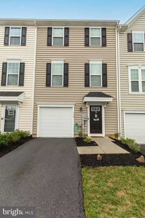 132 Quebec Ct, Falling Waters, WV 25419
