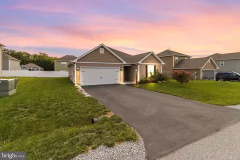 43 Eakins Ln, Martinsburg, WV 25401