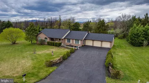 473 Ashton Dr, Falling Waters, WV 25419