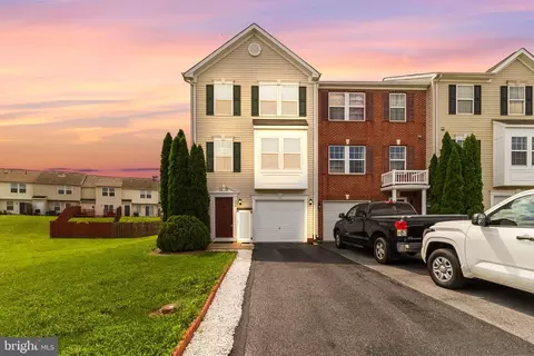 726 Prentiss Pt, Martinsburg, WV 25401