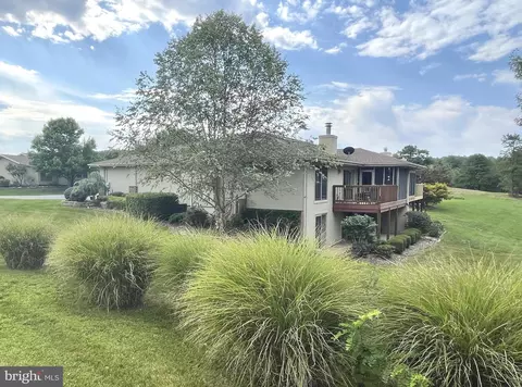 24 Arrowhead Rdg, Hedgesville, WV 25427