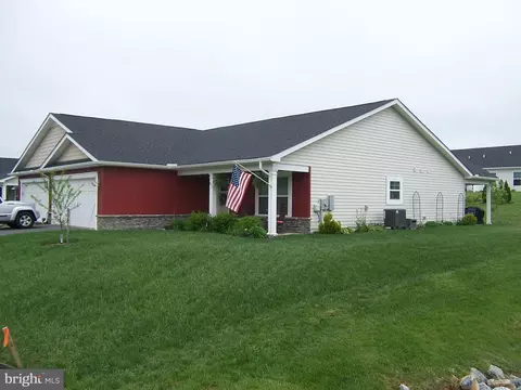 673 Dripping Springs Dr, Hedgesville, WV 25427