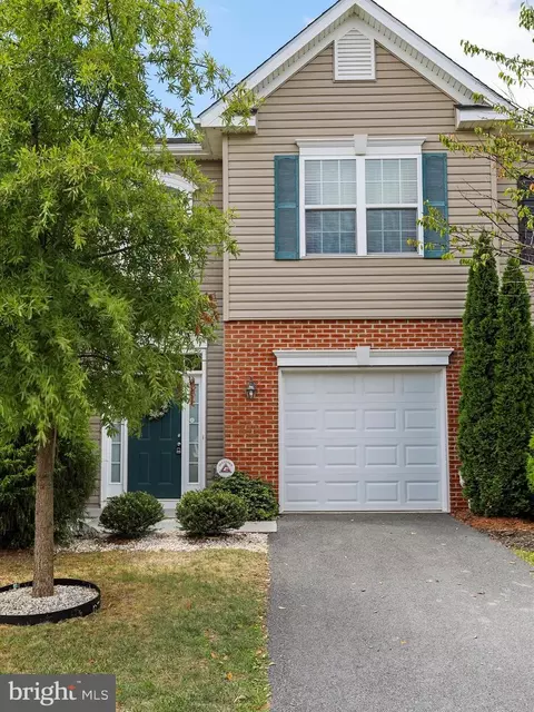 40 Cavendish Way, Falling Waters, WV 25419 photo 2