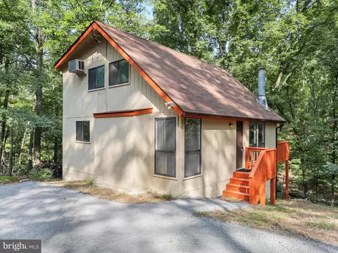 82 Rainbow Ln, Hedgesville, WV 25427