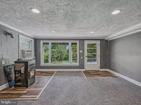 Living - 122 Vision Ln, Falling Waters, WV 25419 photo 9 of 10