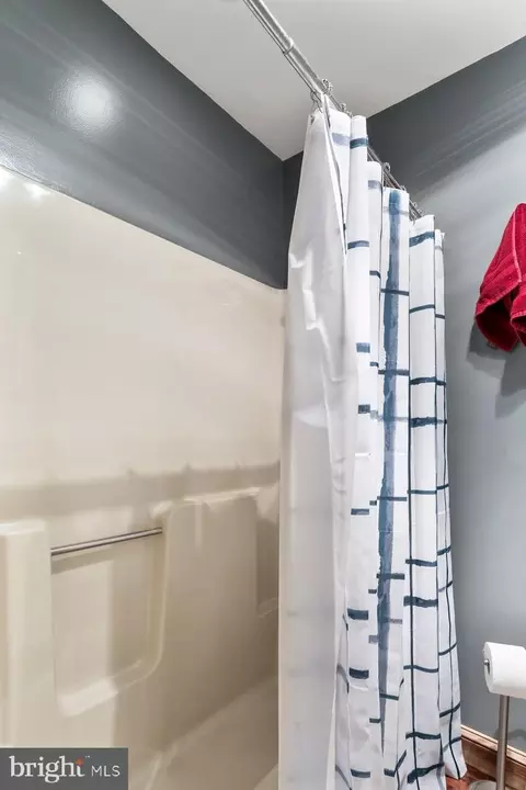 Bath - 314 Ashton Dr, Falling Waters, WV 25419 photo 2 of 3