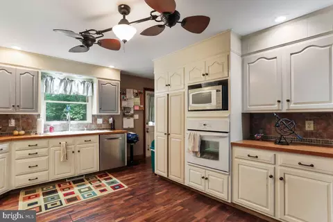 Entry Way - 314 Ashton Dr, Falling Waters, WV 25419 photo 4 of 12