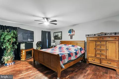 Bedroom - 314 Ashton Dr, Falling Waters, WV 25419 photo 4 of 4