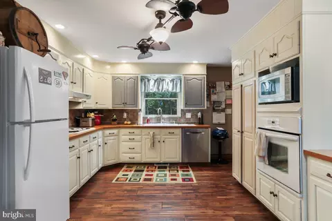 Entry Way - 314 Ashton Dr, Falling Waters, WV 25419 photo 5 of 12