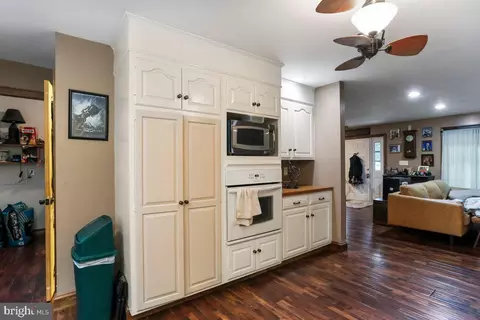 Entry Way - 314 Ashton Dr, Falling Waters, WV 25419 photo 3 of 12