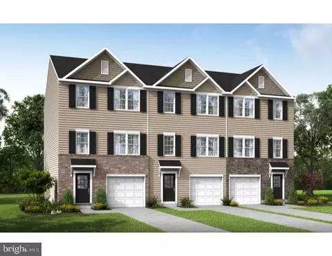 8 Zander Rd, Inwood, WV 25428