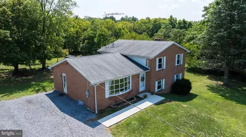432 Regency Dr, Falling Waters, WV 25419 photo 2