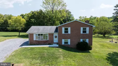 432 Regency Dr, Falling Waters, WV 25419