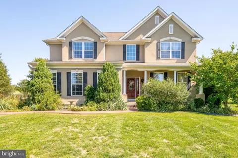 1095 Crushed Apple Dr, Martinsburg, WV 25403