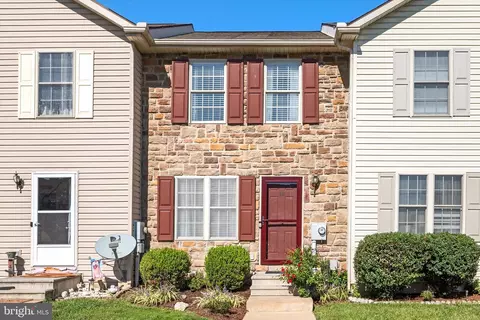 10 Colossians Ct, Inwood, WV 25428
