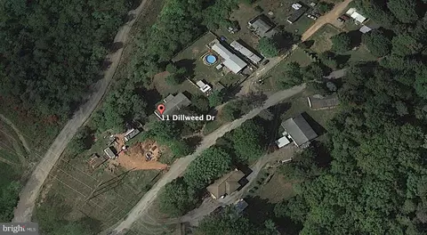 11 Dillweed Dr, Falling Waters, WV 25419
