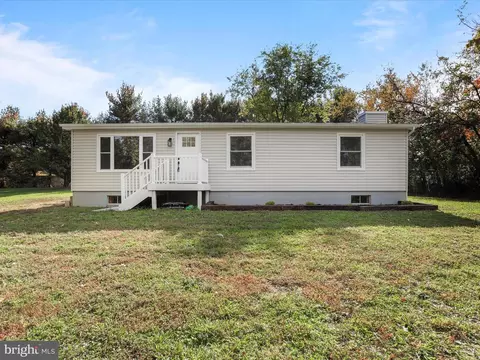 193 Cool Hollow Dr, Falling Waters, WV 25419