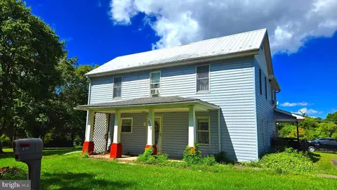 879 Shape Charge Rd, Martinsburg, WV 25404