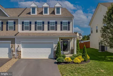 121 Strathmore Way E, Martinsburg, WV 25403