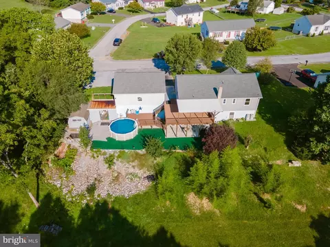 241 Crestview Dr, Martinsburg, WV 25405