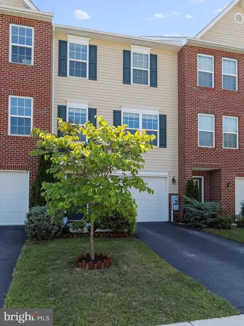 Exterior - 53 Savage Ct, Falling Waters, WV 25419 photo 6 of 17