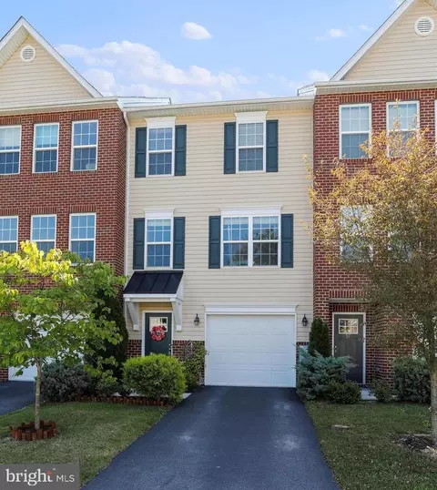 53 Savage Ct, Falling Waters, WV 25419