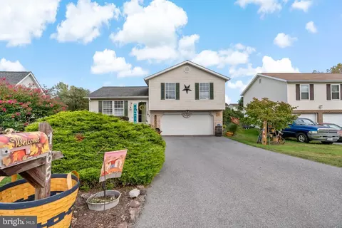 165 Wildflower Creek Dr, Martinsburg, WV 25404